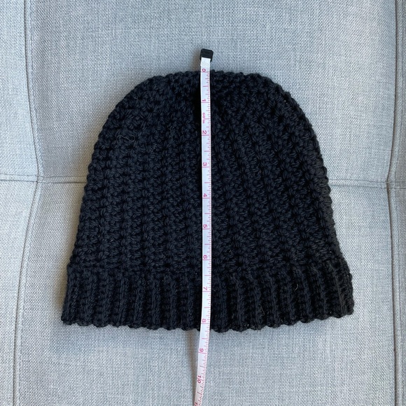 100% Wool Handmade Crochet Black Beanie - Picture 3 of 6